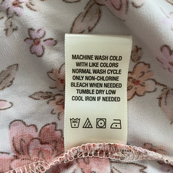 Beacon Apparel Split Neck Floral Blouse NWOT Size XS - Picture 6 of 6